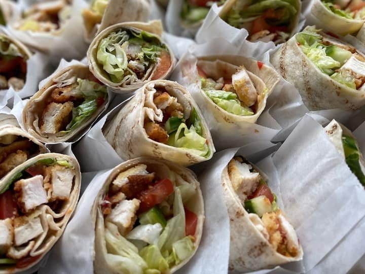 Mini-Wraps in Papierförmchen